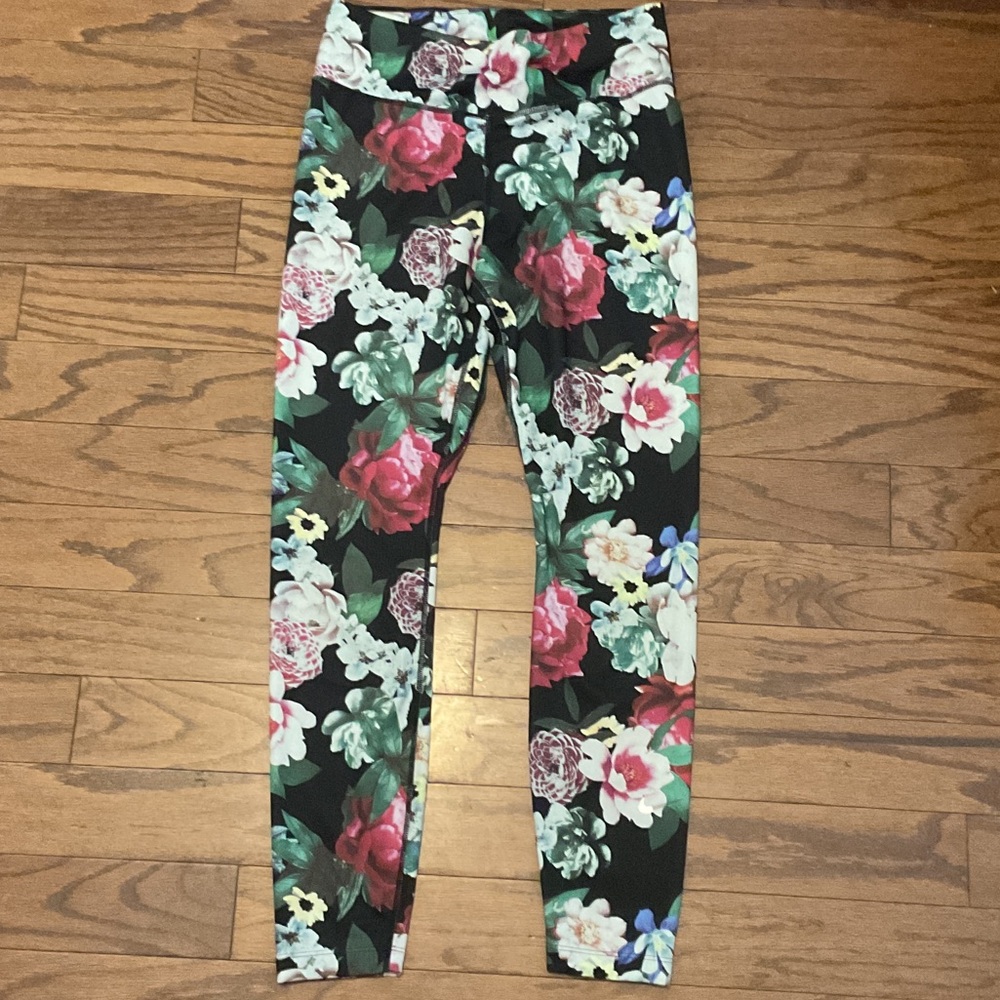 Nike Women’s Floral Leggings - Black and Red